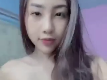 Em gái xinh xắn quay video cho ny xem